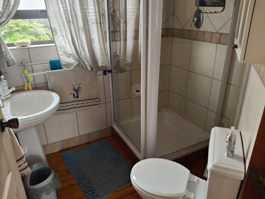 6 Bedroom Property for Sale in Paradise Beach Eastern Cape